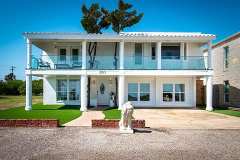 Oceanfront Retreat 2 Homes for 29-Guests House in Corpus Christi