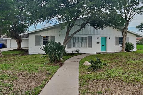 Oceanfront Retreat 2 Homes for 29-Guests House in Corpus Christi