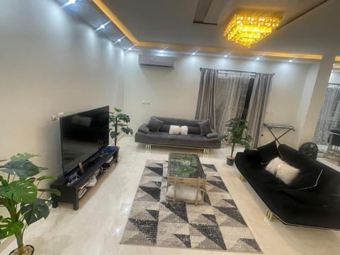 Communal lounge/ TV room, Living room, Seating area, Evening entertainment