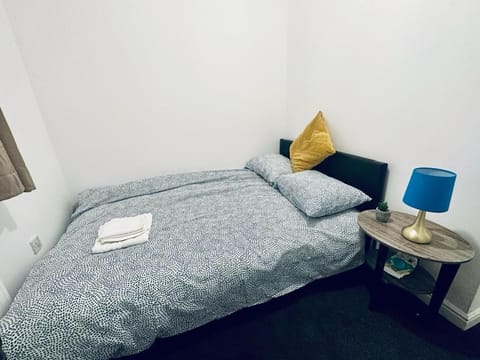 Single Room with Shared Bathroom, parking & wifi Vacation rental in Barking