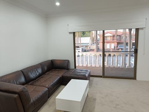 Huge Studio Room in Spacious Merrylands House M1 Vacation rental in Merrylands