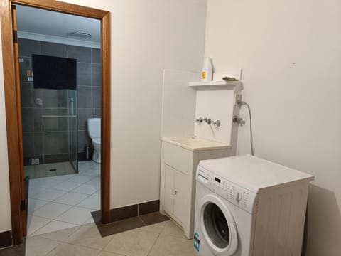 Huge Studio Room in Spacious Merrylands House M1 Vacation rental in Merrylands