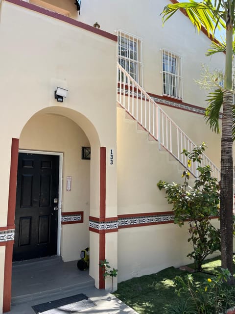 Beds & Sheets little Havana Apartment in Coral Gables