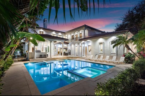 Palm Beach Villa - Magnificent Mansion Villa in Ocean Ridge