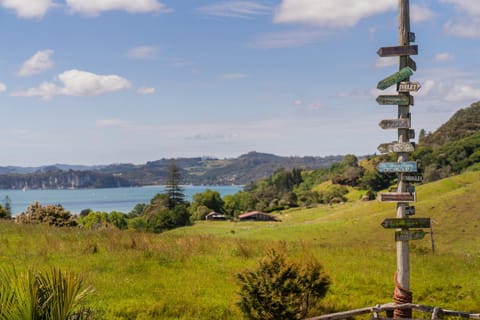 Hosts on the Coast Bayview Sanctuary House in Whitianga