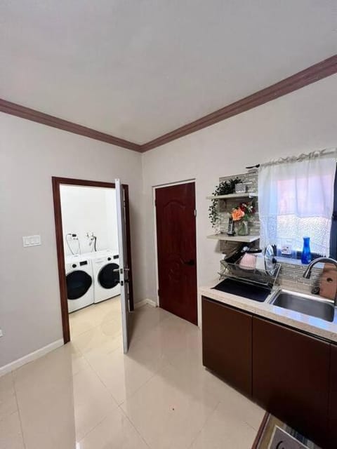 Victory Row Luxury 2 bd 2bth Apartment in Montego Bay