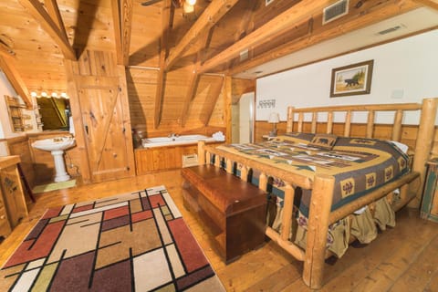 Bears Lair cabin Chalet Villa in Sevierville