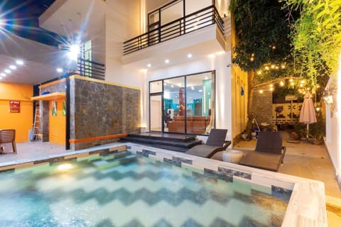 Patio, Night, Natural landscape, Hot Tub, Living room, Seating area, Pool view, Swimming pool, sunbed