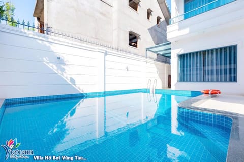 Day, Pool view, Swimming pool, sunbed