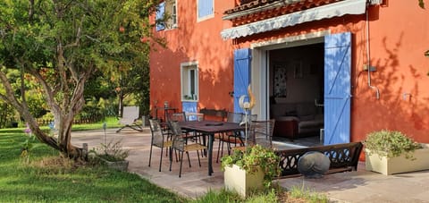 Patio, Dining area, Garden view