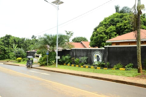 Property building, Day, Neighbourhood, Street view