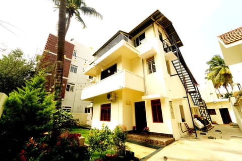 Property building, Day, Neighbourhood, Street view