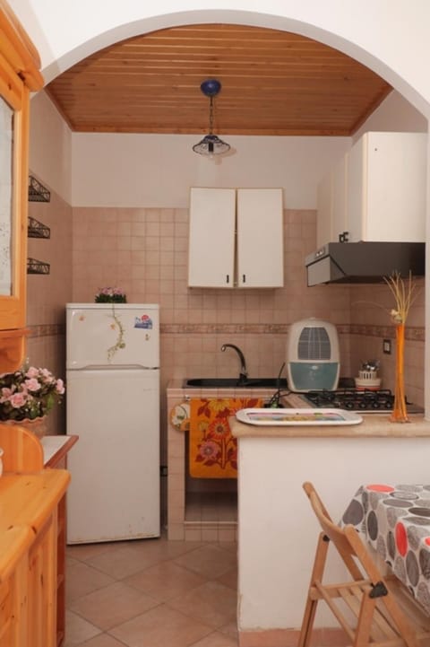 Kitchen or kitchenette, kitchen