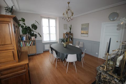 Library, Living room, Seating area, Dining area