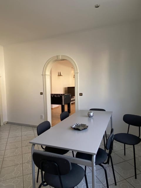 Seating area, Dining area, kitchen