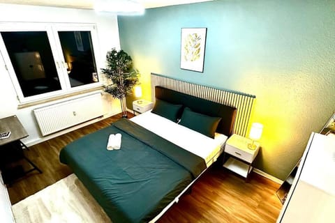 Perfect for 6 Guests! Netflix, Balkon, Smart TV Apartment in Oberhausen