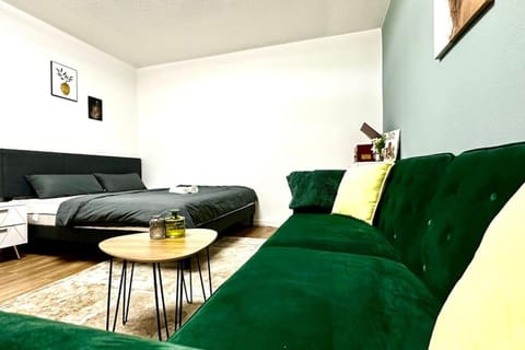 Perfect for 6 Guests! Netflix, Balkon, Smart TV Apartment in Oberhausen