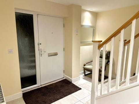 Cosy 4 Bed Apartment - Sleeps 6 Apartment in Aylesbury Vale