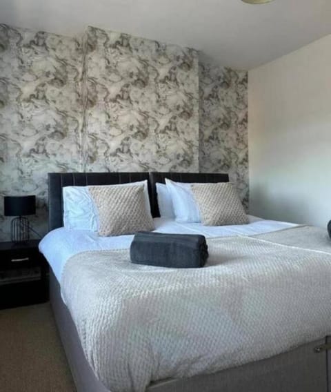 Charming 2-Bedroom in Warrington - Sleeps 5 Apartment in Warrington