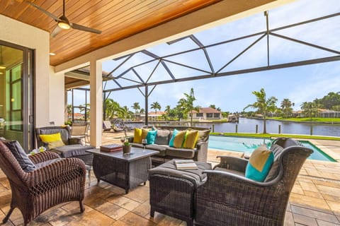 SPECTACULAR Gulf Access Stunning Views Theater Room Heated Pool - Aquatic Paradise House in Cape Coral