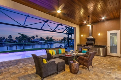 SPECTACULAR Gulf Access Stunning Views Theater Room Heated Pool - Aquatic Paradise House in Cape Coral