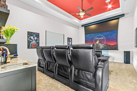 SPECTACULAR Gulf Access Stunning Views Theater Room Heated Pool - Aquatic Paradise House in Cape Coral