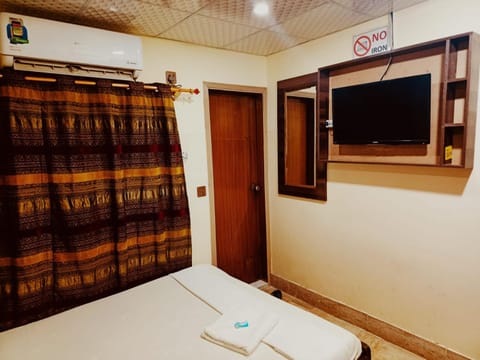 Karachi Airport Guest House Bed and Breakfast in Karachi