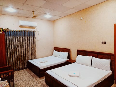 Karachi Airport Guest House Bed and Breakfast in Karachi