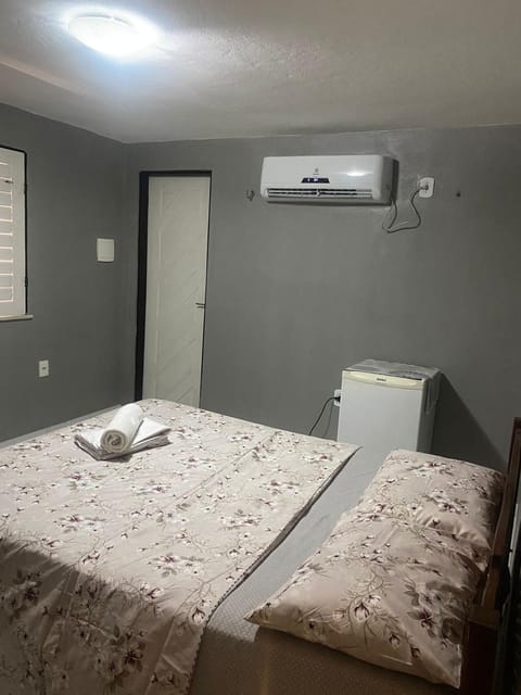 Bed, Bedroom, towels, air conditioner