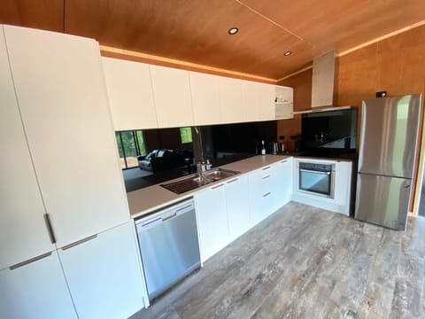 Modern Comfort in Collingwood - Brand New Holiday Home House in Tasman District, Tasman, New Zealand