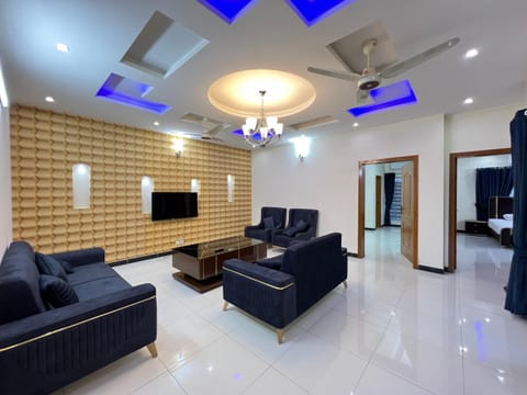 TV and multimedia, Seating area, air conditioner