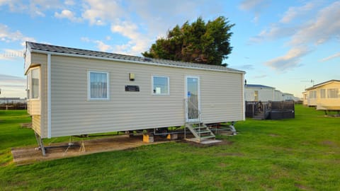 Property building, Natural landscape, Garden view