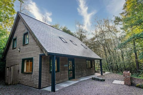 Denstone, woodland lodge with hot tub for 8 House in Staffordshire Moorlands District