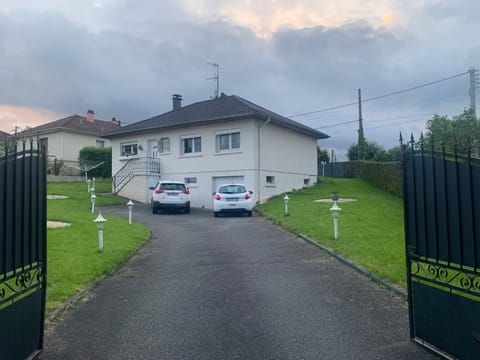 Studio dans une maison avec parking Apartamento in Montbéliard