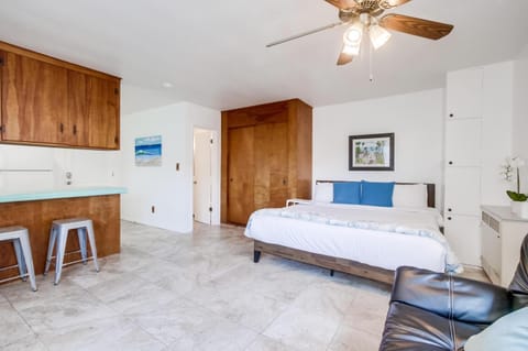 Tidal Wave 3 BRAND NEW LISTING! Apartment in Pacific Beach