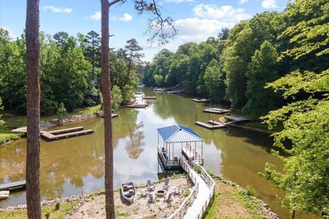 Brand New Lake Norman Home Pool & Hot Tub House in Lake Norman