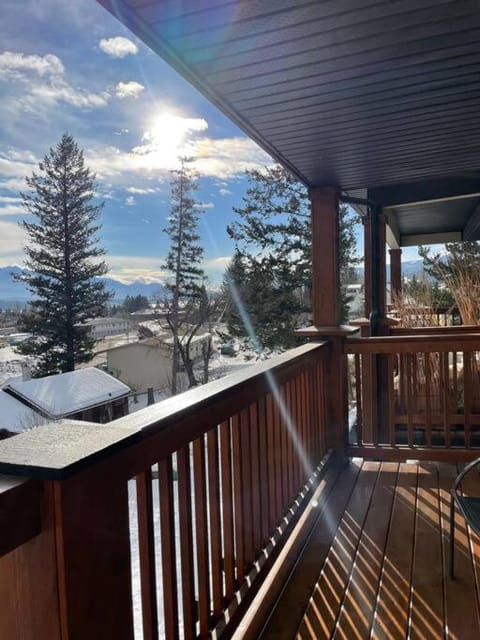 Mountain Views in Downtown Appartamento in Invermere