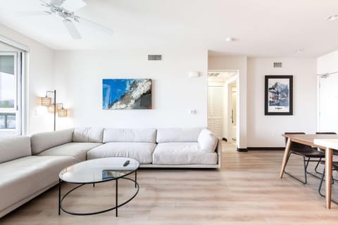 2BR West Hollywood Escape Apartment in West Hollywood