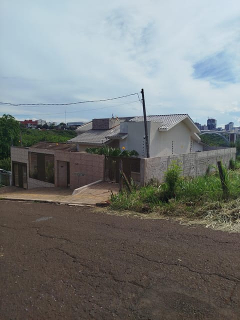 Edmar e Camilly House House in Foz do Iguaçu