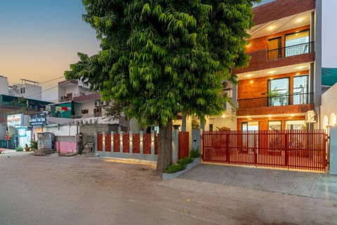 Property building, Day, Neighbourhood, Street view