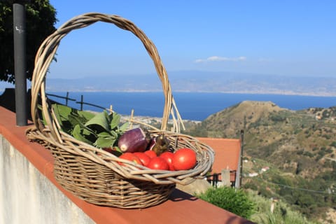 Stanza sotto il Ficus Country House in Messina