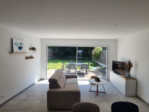 Living room, Garden view