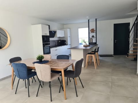 Dining area, kitchen