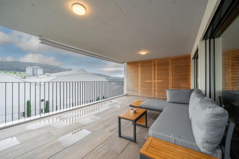 Patio, Day, Natural landscape, View (from property/room), Balcony/Terrace, Seating area, Mountain view