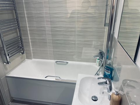 Nice Double Room with private Bathroom Vacation rental in Barking