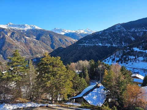 Nearby landmark, Day, Natural landscape, Winter, Mountain view