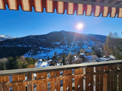 Nearby landmark, Day, Natural landscape, View (from property/room), Balcony/Terrace, Mountain view