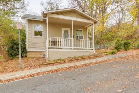 Walk Downtown Takoma Park Escape with Large Yard! Casa in Takoma Park