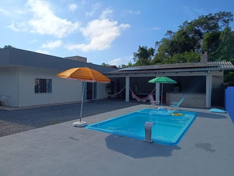 Casa com Piscina e ampla area de festas House in Barra Velha