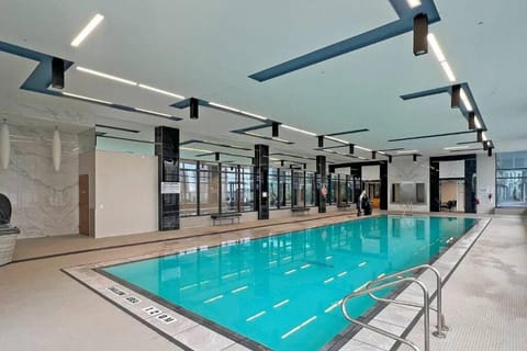 High Floor View - Pool & Gym - Close to Shopping Apartment in Richmond Hill